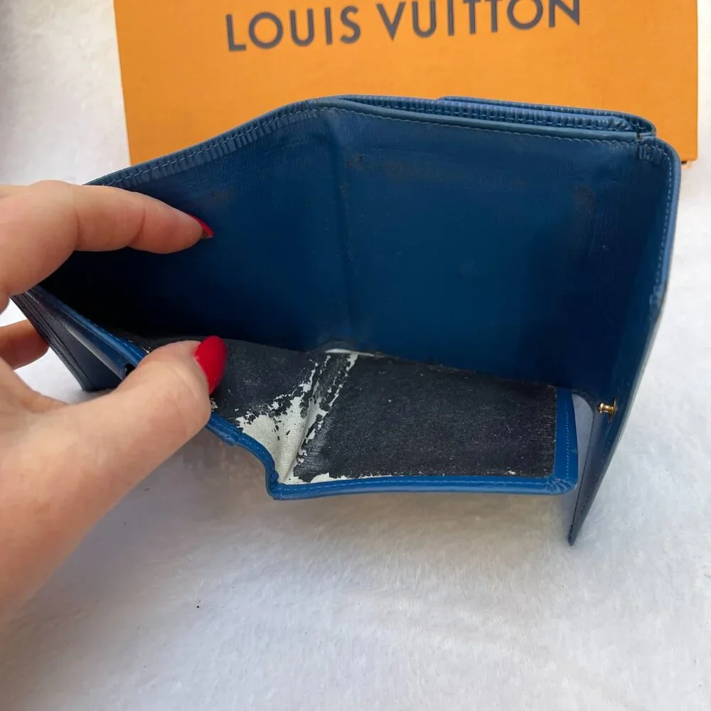 Auc Louis Vuitton blue Epi leather classic wallet w double button snap closure